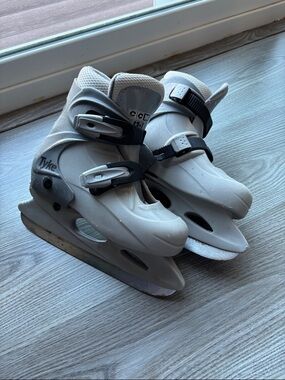 CCM Tyke Youth Adjustable Hockey Ice Skates - little kid 12, 13, 1